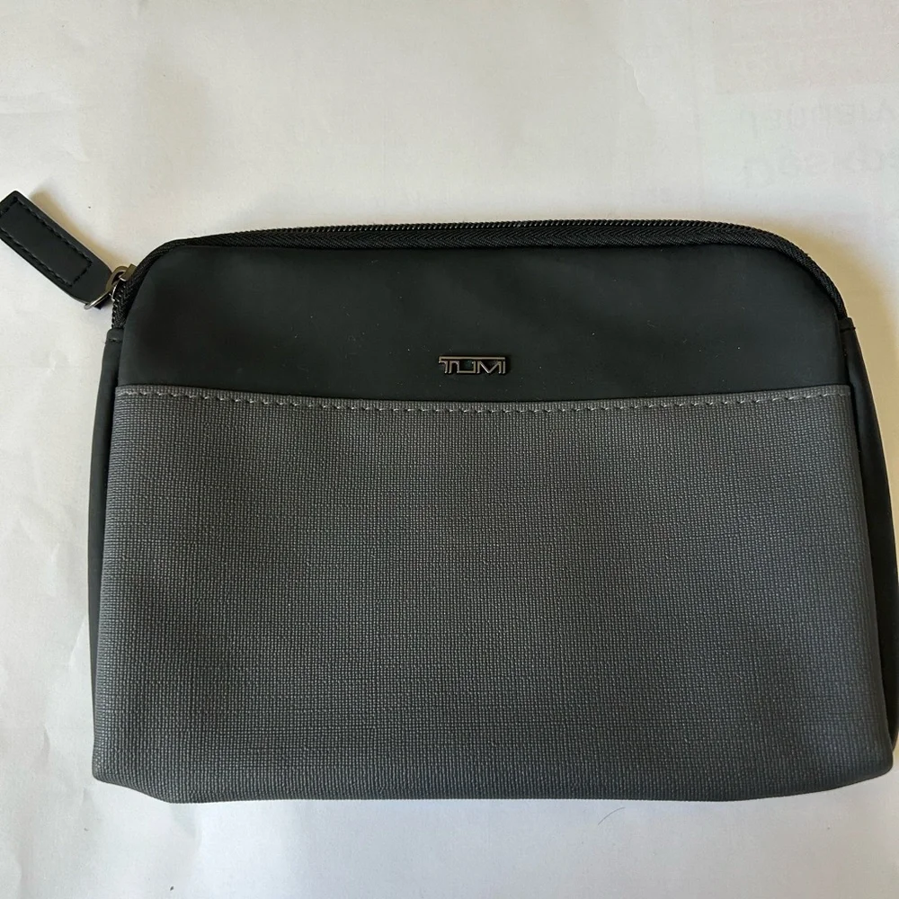 Tumi black and gray mens toiletry bag